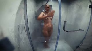 Skank takes a shower - Emily Candys