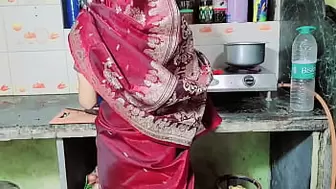 Desi sister-in-law was looking good in saree, then sister-in-law gave