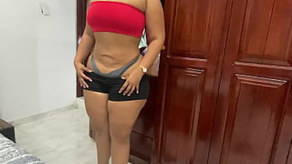 Web-cam records maid in tight cameltoe lycra