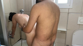 I Poked My Step Sister While She Was Taking a Bath - Üvey Kız Kardeşimi Banyo yaptığı sırada siktim