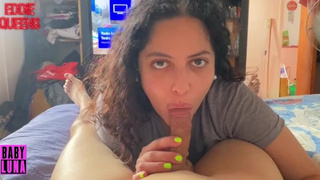Puta Argentina BabyLuna939 me chupa la pija me hace una paja con las tetas hasta dejarme sin leche y